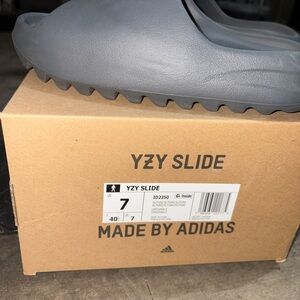 Adidas YZY Slide in Gray